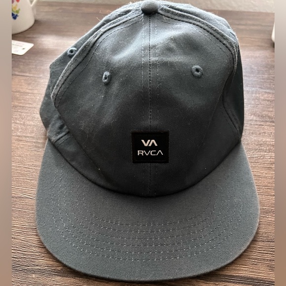 RVCA 6 paneled flat billed claspback hat - Picture 1 of 2